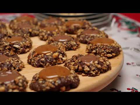 Božićni kolačići - Slatka gnezda punjena karamelom i čokoladom uvaljana u lešnike